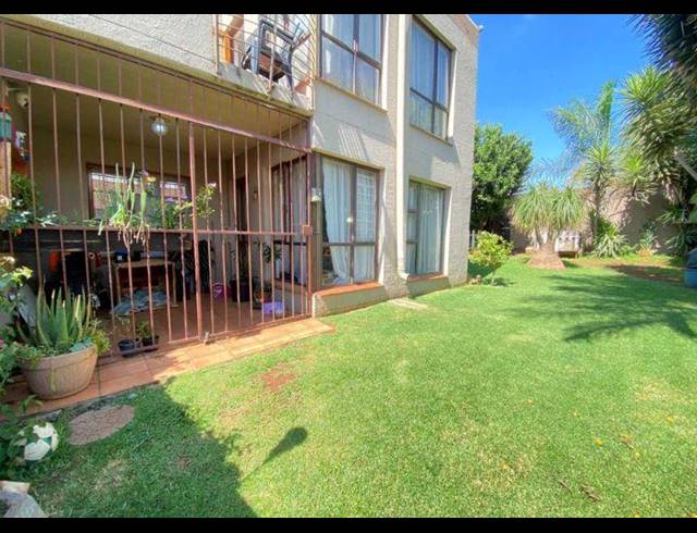 2 BEDROOM TOWNHOUSE FOR SALE IN GLENVISTA